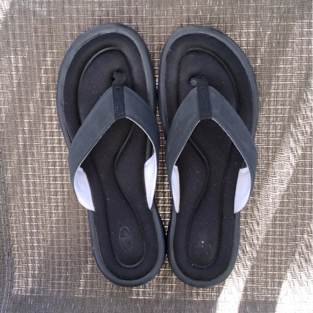 Athletic Works Men’s Black Cushioned Thong Flip Flops Sandals